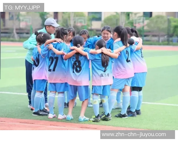 小学足球活动对学生身心发展与团队合作能力提升的积极影响分析